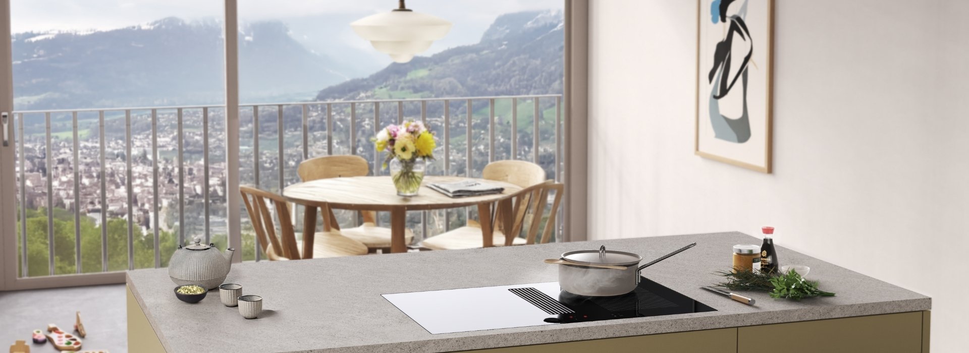 Piana Plus Inselmodell Kochfeldabsaugung mit Induktionskochfeld, Kochtopf und Bergblick in moderner Küche.