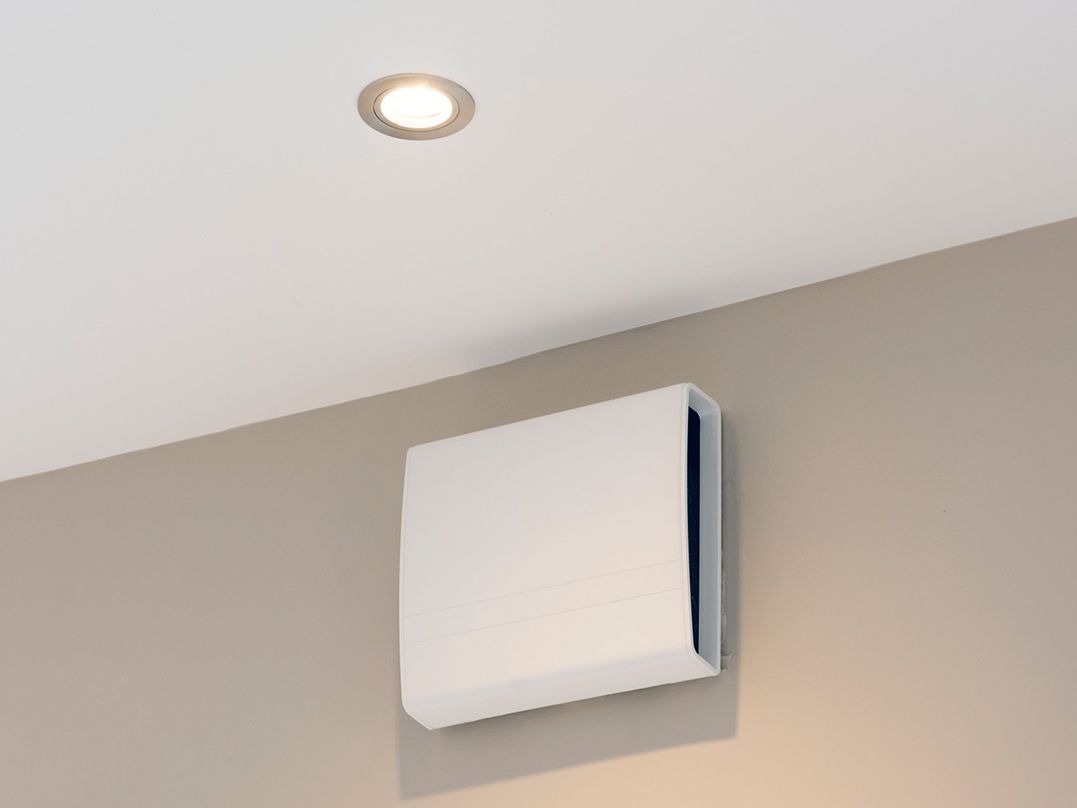 EGO-Ventilateur-double-flux-monolocal-avec-recuperation-de-chaleur-avec-eclairage-par-spots