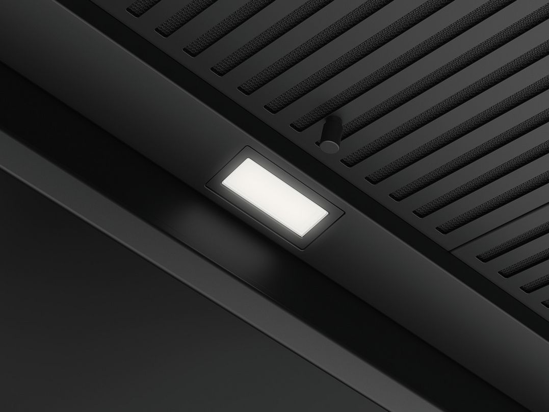 EVM 224 Vue rapprochée de la hotte intégrable WESCO EVM 224 avec éclairage LED allumé et filtre à graisse noir. Give feedback