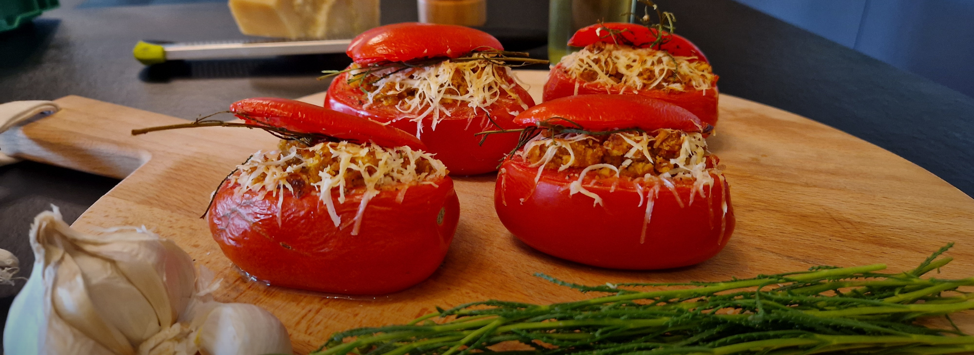 Gefüllte Tomate mit Olivenkraut