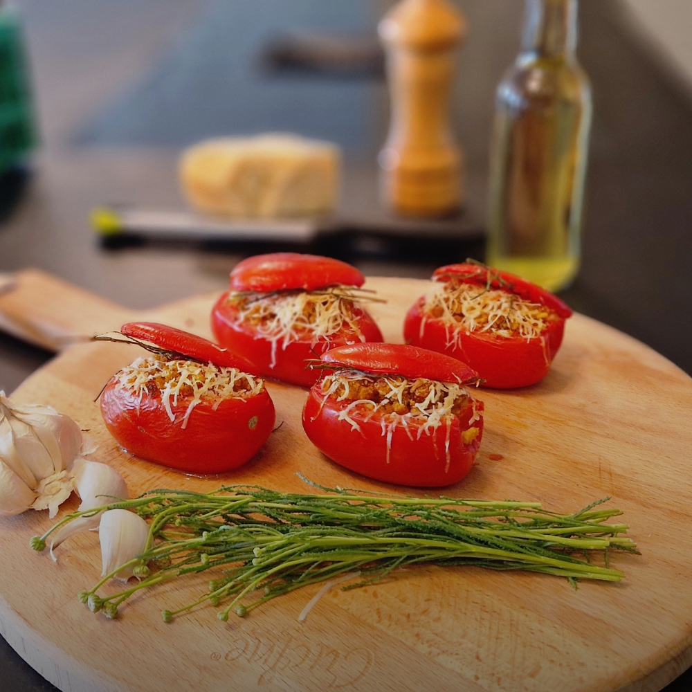 Gefüllte Tomate mit Olivenkraut