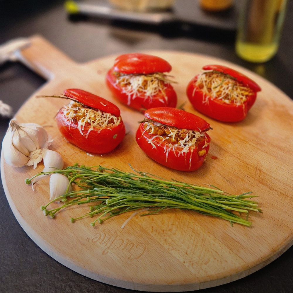 Gefüllte Tomate mit Olivenkraut